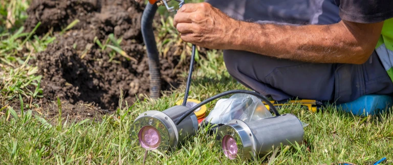 content-landscape-lighting-repairs-man_768